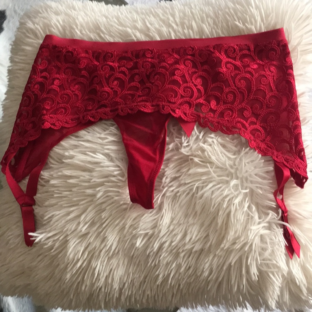 Red /burgundy Garter belt ❤️